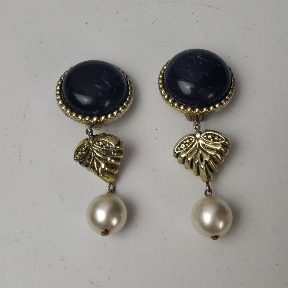 ‎Vintage 80s Dark Purple Clip on Earrings